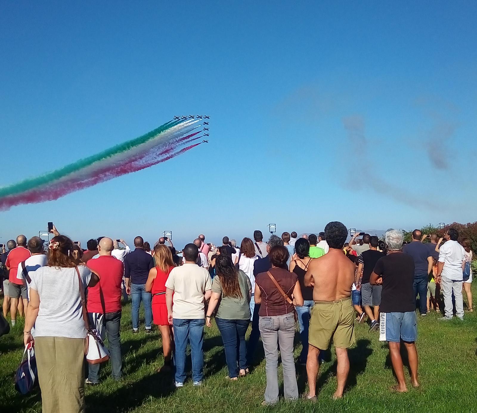 Le Frecce Tricolori sorvolano le spiagge più belle della Sicilia